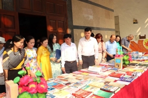 “Sách - Tri thức - Khát vọng phát triển đất nước”