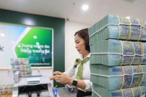 Ngân hàng gia tăng huy động vốn, áp lực cân đối nguồn tiền chưa hạ nhiệt