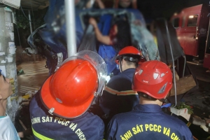 Hải Phòng: Cứu nạn thành công 2 người mắc kẹt trong ô tô tải