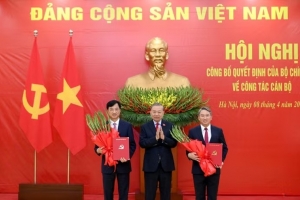 Trao các quyết định bổ nhiệm Trưởng Ban Tổ chức Trung ương, Chánh Văn phòng Trung ương Đảng