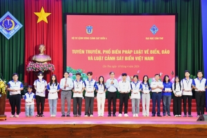 Tuyên truyền pháp luật về biển, đảo cho hơn 1.200 cán bộ, giảng viên, sinh viên trường Đại học Cần Thơ