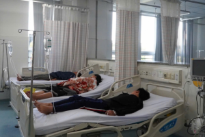 TP.HCM: Phạt 32 triệu đồng, đình chỉ tiệm bánh mì làm hơn 100 người ngộ độc