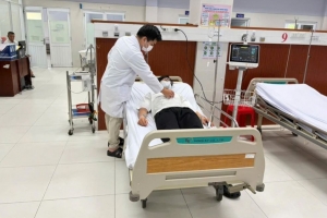 Bộ Y tế yêu cầu khẩn trương điều tra, xử lý vụ 11 công nhân nghi ngộ độc thực phẩm tại TP HCM