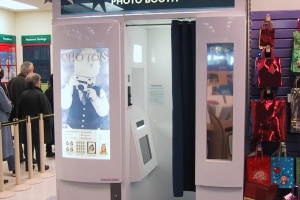 Hà Nội: Cảnh báo nguy cơ lộ dữ liệu cá nhân từ dịch vụ chụp ảnh photobooth