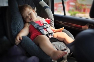 Cảnh báo nguy cơ và biện pháp phòng tránh việc bỏ quên trẻ nhỏ trên ô tô