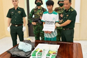 Hà Tĩnh: Bắt 2 đối tượng vận chuyển 2kg ma túy đá tại biên giới