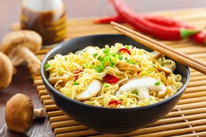 Mì ăn liền tiện lợi nhưng không nên lạm dụng