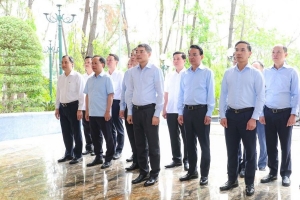 Thủ tướng Lê Minh Hưng dâng hương tri ân các anh hùng liệt sĩ tại Khu di tích Ngã ba Đồng Lộc