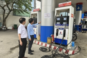 Xử phạt 3 doanh nghiệp đầu mối vi phạm quy định dự trữ xăng dầu