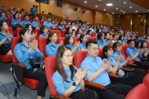 Lãnh đạo tỉnh Bắc Ninh đối thoại với cán bộ công đoàn, đoàn viên, người lao động