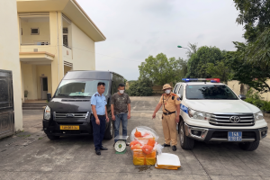 Quảng Ninh: Thu giữ và tiêu hủy 150 kg trứng gà non không rõ nguồn gốc trên quốc lộ 18