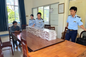 Khánh Hòa: Tạm giữ 900 bao thuốc lá nhập lậu vận chuyển bằng xe máy