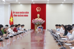 Chủ tịch UBND tỉnh Quảng Ninh nghe và cho ý kiến về các nội dung báo cáo đoàn kiểm tra của Bộ Chính trị