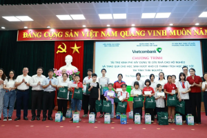 Vietcombank chung tay hỗ trợ các gia đình khó khăn, học sinh vượt khó tại Thái Nguyên