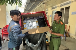 Bắt giữ đối tượng giả danh nhân viên giao hàng vận chuyển gần 1.500 bao thuốc lá lậu