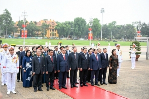 Lãnh đạo Đảng, Nhà nước vào Lăng viếng Chủ tịch Hồ Chí Minh nhân kỷ niệm 51 năm Ngày giải phóng miền Nam, thống nhất đất nước