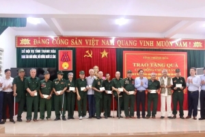 Trao quà cho người có công tại Trung tâm Nuôi dưỡng, điều dưỡng người có công Thanh Hóa