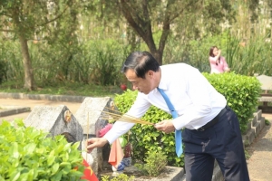 Đoàn đại biểu tỉnh Thanh Hóa dâng hương tưởng niệm Chủ tịch Hồ Chí Minh, Mẹ Việt Nam Anh hùng