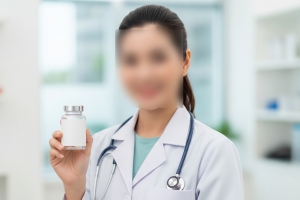 Từ ngày 15/5, mặc áo bác sĩ quảng cáo mỹ phẩm có thể bị phạt tới 20 triệu đồng