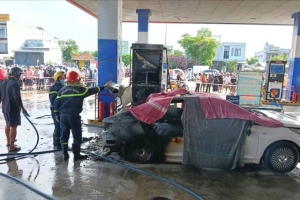 Đà Nẵng: Ô tô bốc cháy khi đổ xăng, hai nạn nhân tử vong