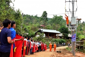 Vượt khó đưa điện về bản vùng cao Lai Châu