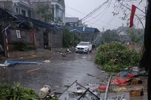 Dông lốc, mưa đá gây thiệt hại nặng tại Bắc Bộ