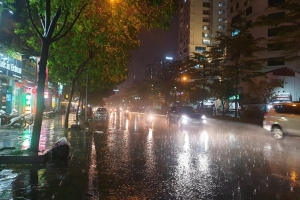 Đêm nay mưa dông lan rộng, đề phòng lốc, sét và gió giật mạnh
