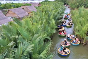 Du lịch miền Trung bứt phá mùa cao điểm