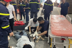 Công an Bắc Ninh giải cứu kỹ sư nước ngoài mắc kẹt tay trong máy in công nghiệp