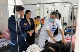 Khẩn trương làm rõ nguyên nhân 46 người nghi ngộ độc sau khi ăn bánh mì tại Quảng Trị