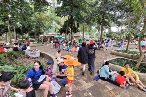 TP. HCM đón gần 1,7 triệu lượt khách dịp lễ, doanh thu chạm mốc 8.700 tỷ