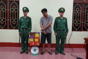 Lạng Sơn: Bắt giữ tài xế xe đầu kéo vận chuyển trái phép hơn 20kg pháo nổ qua biên giới