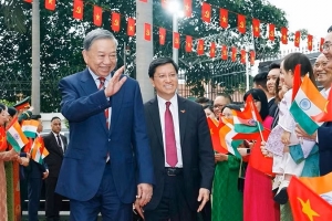 Tổng Bí thư, Chủ tịch nước Tô Lâm gặp gỡ cán bộ Đại sứ quán và cộng đồng người Việt Nam tại Ấn Độ