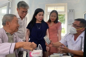 Bổ sung 30 loại thuốc điều trị ung thư mới vào danh mục bảo hiểm y tế chi trả .