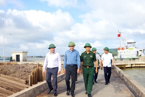 Ninh Bình: Đoàn công tác của tỉnh kiểm tra, khảo sát, nắm tình hình vùng biển