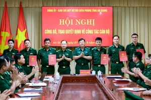 Bộ đội Biên phòng An Giang trao quyết định về công tác cán bộ