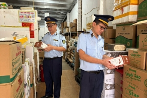 Lạng Sơn: Đội Quản lý thị trường số 6 thu giữ lô hàng thực phẩm nhập lậu và không rõ nguồn gốc