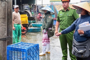 Hà Nội tháo dỡ các hạng mục lấn chiếm quanh chợ cá lớn nhất Thủ đô