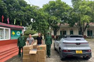 Bắt giữ 385 chai chất lỏng nghi là hóa chất nhập lậu vận chuyển trên Quốc lộ 18C