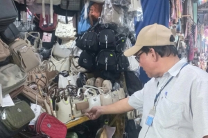 Thành phố Huế tăng cường kiểm tra, xử lý hàng giả tại các chợ truyền thống