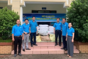 Apatit Việt Nam hỗ trợ 213 triệu đồng cho người lao động
