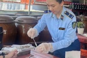 Hà Tĩnh tăng cường lấy mẫu kiểm tra an toàn thực phẩm mùa du lịch