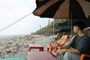 Ninh Bình: Bãi biển Rạng Đông tan hoang sau sự cố sập kè