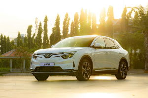 VinFast VF 8 phiên bản hoàn toàn mới lộ diện trên đường phố Việt Nam