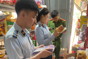 Thái Nguyên: Xử phạt các cơ sở kinh doanh vi phạm quy định bảo quản mặt hàng nước giải khát