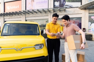 Tài xế giao hàng nói về VinFast EC Van: Không mất chi phí sau mỗi cuốc chạy, chị em cũng lái dễ dàng