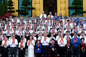 Tổng Bí thư, Chủ tịch nước Tô Lâm gặp mặt đội viên, thiếu niên tiêu biểu