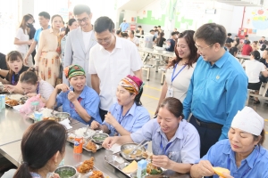 Bắc Ninh: “Bữa cơm công đoàn” gắn kết công nhân