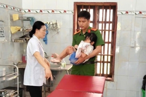 Ninh Bình: Kịp thời giúp đỡ 2 mẹ con cháu nhỏ tự ngã tại Khu du lịch biển Thịnh Long
