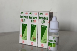 Thuốc nhỏ mắt không đạt độ trong có thể gây tổn thương giác mạc, ảnh hưởng thị lực